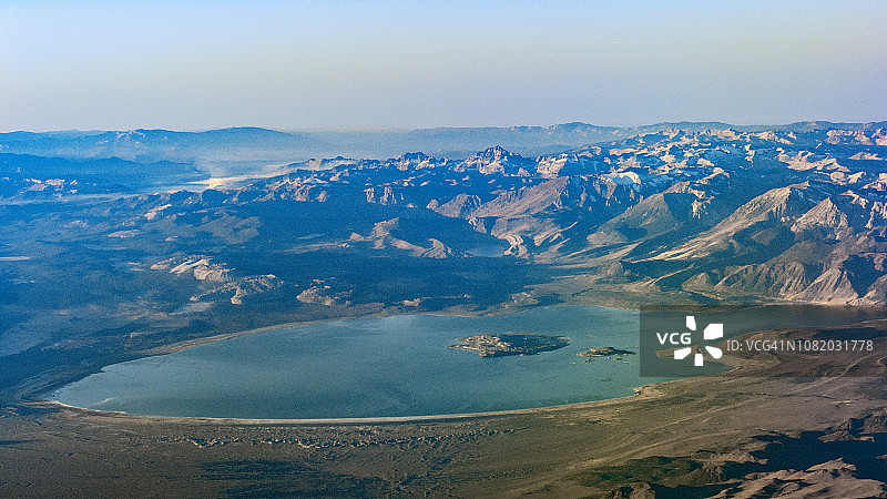 加利福尼亚莫诺湖鸟瞰图图片素材