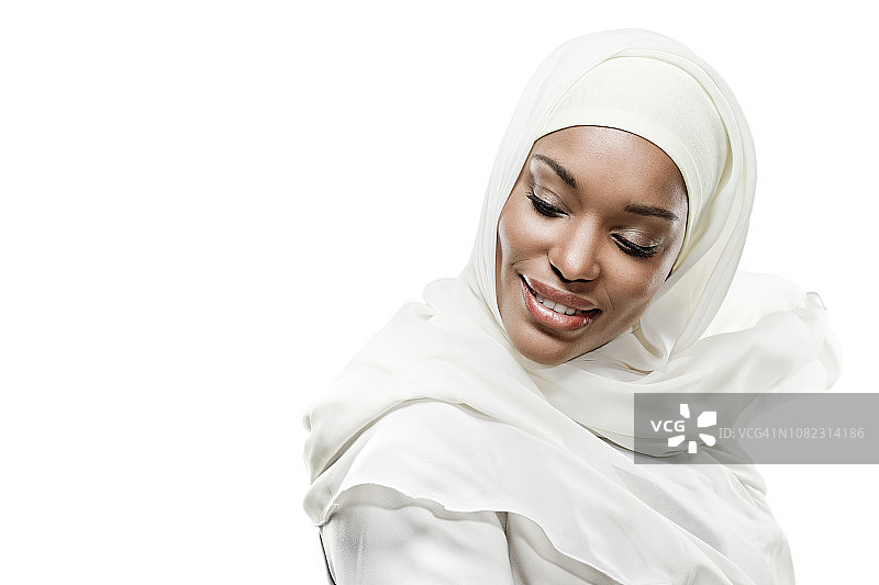 戴着头巾的美丽穆斯林女人图片素材