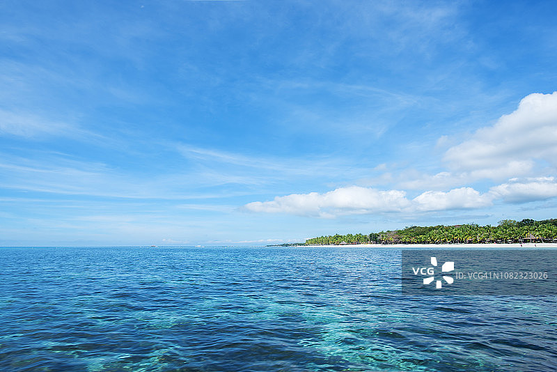 热带天堂岛屿与蓝天景观图片素材