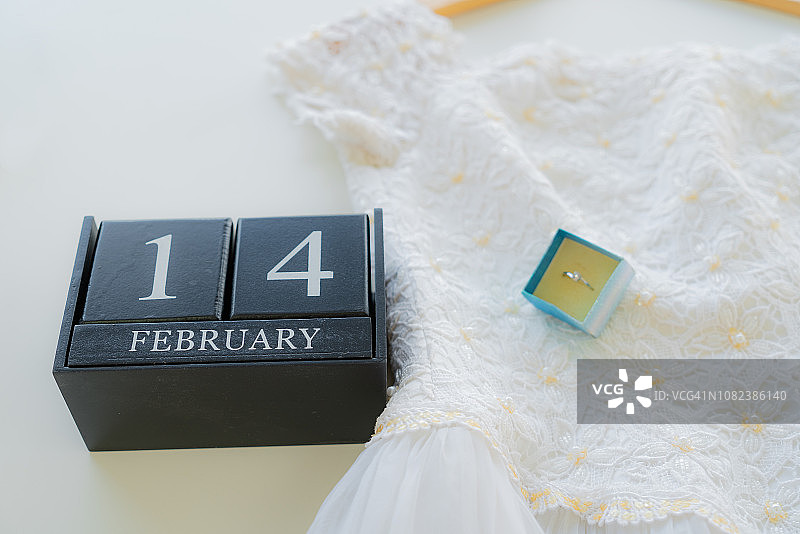 情人节婚戒与婚纱背景图片素材