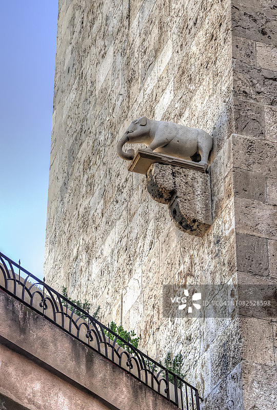 象塔入口处的大象装饰图片素材