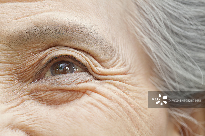 年长的中国女人眼睛特写图片素材