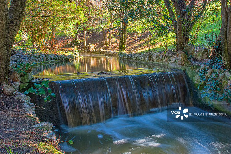 洛斯特公园的小瀑布图片素材