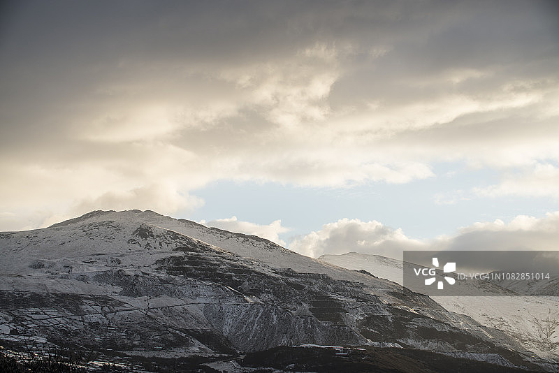 白雪覆盖的迪诺威格废弃板岩采石场图片素材
