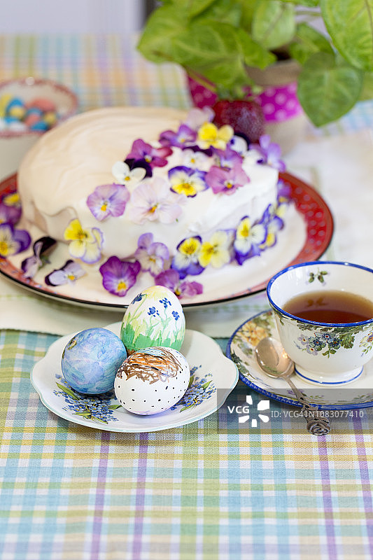 复活节彩蛋和蛋糕图片素材