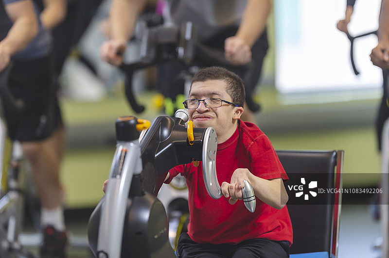 锻炼的残疾男人图片素材
