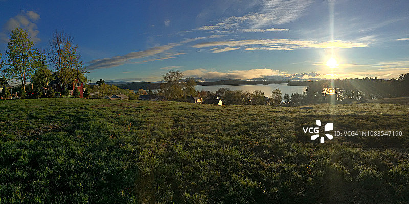 秋季的美国新罕布什尔州拉科尼亚市威尼珀索基湖图片素材