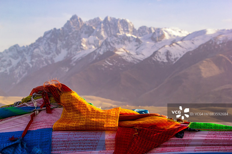 四川的藏族祈祷旗图片素材