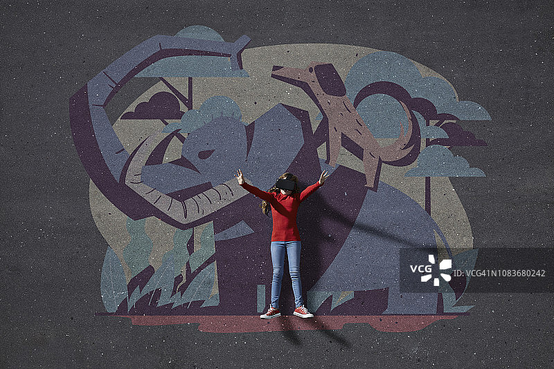 女孩在野生动物彩绘背景前戴着VR眼镜图片素材