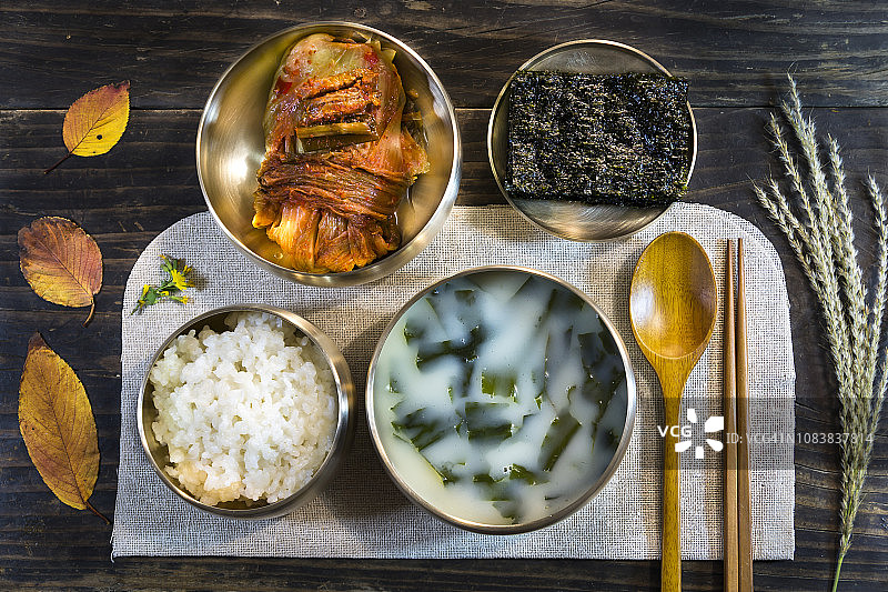 健康食品：韩式泡菜海带汤图片素材