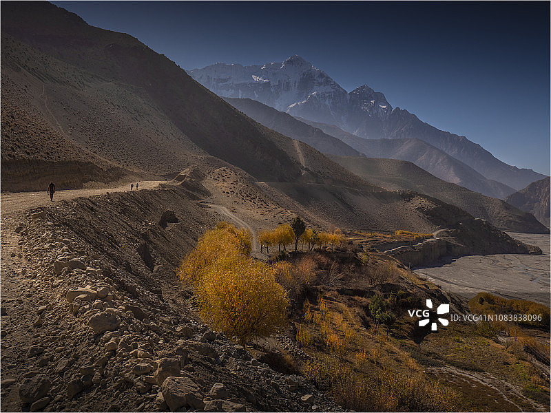 尼泊尔木斯塘安娜普尔纳山脉，卡格贝尼村附近的冰川莫雷恩景观图片素材