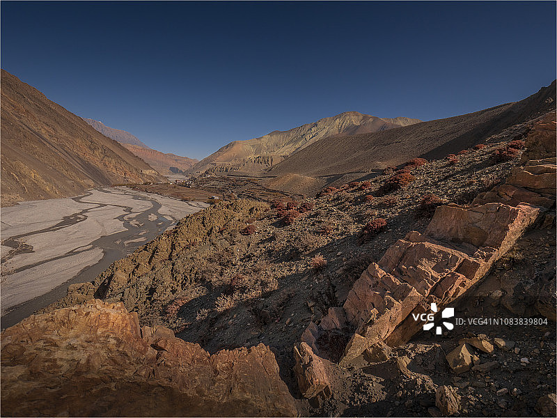尼泊尔木斯塘安娜普尔纳山脉，卡格贝尼村附近的冰川莫雷恩景观图片素材