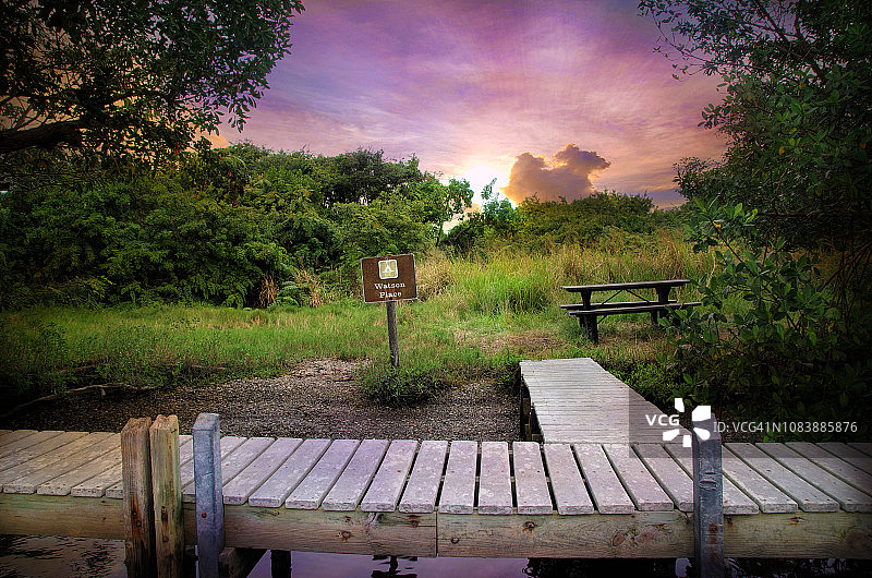 万岛群岛与历史悠久的沃森庄园的日落图片素材