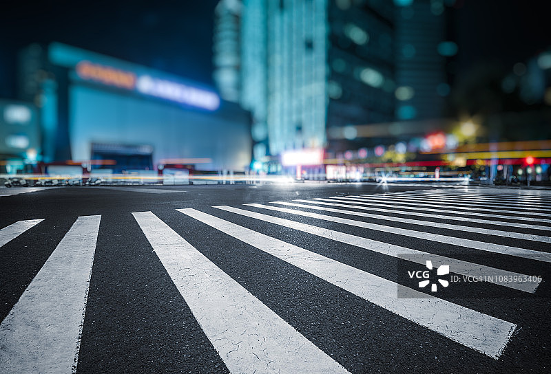 城市街道十字路口图片素材