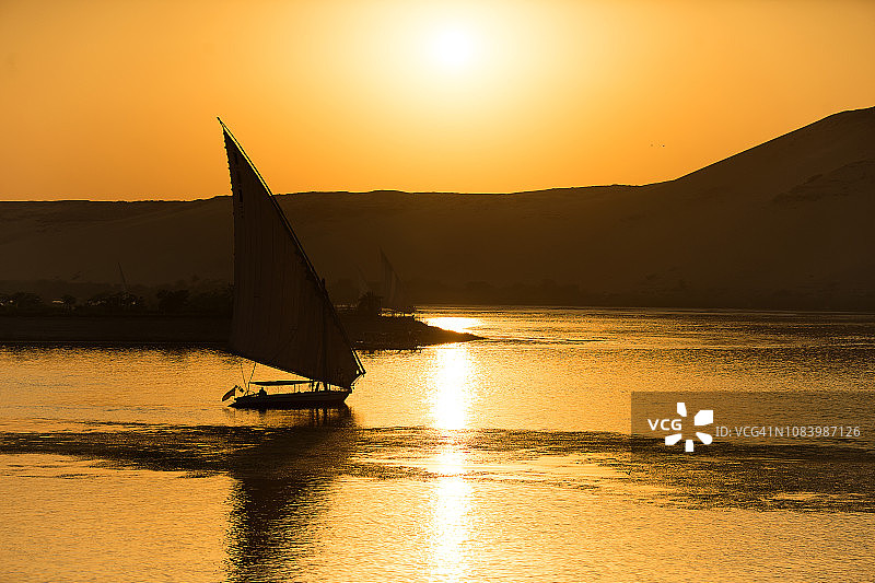 从卢克索到阿斯旺：尼罗河上的游船风光（埃及）图片素材