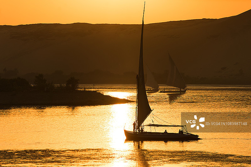 从卢克索到阿斯旺：尼罗河上的游船风光（埃及）图片素材