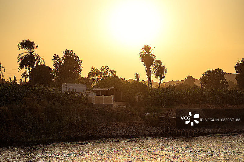 从卢克索到阿斯旺：尼罗河上的游船风光（埃及）图片素材