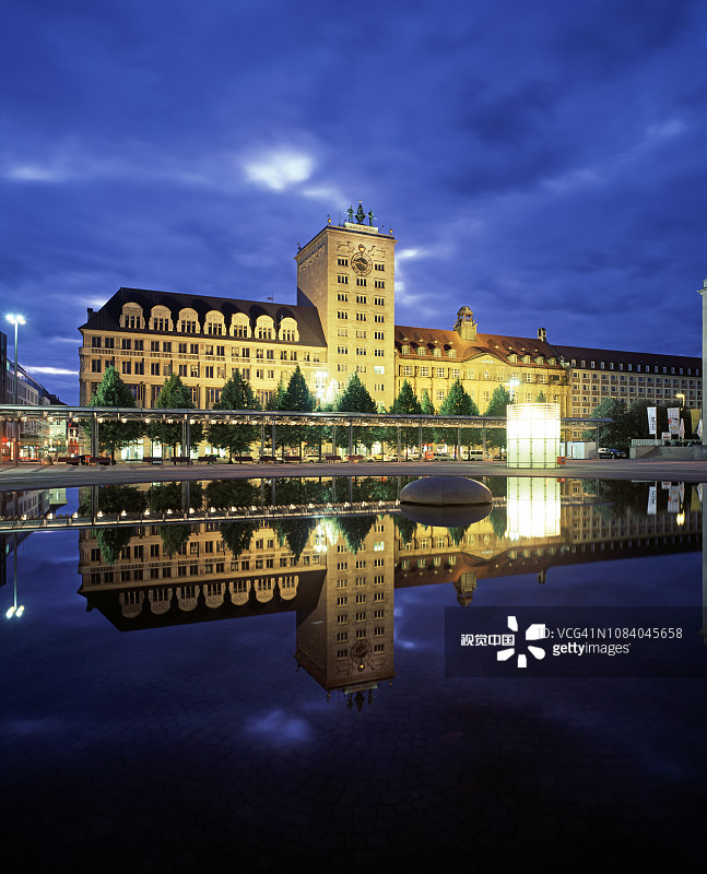 莱比锡克罗奇霍豪斯大厦夜景图片素材