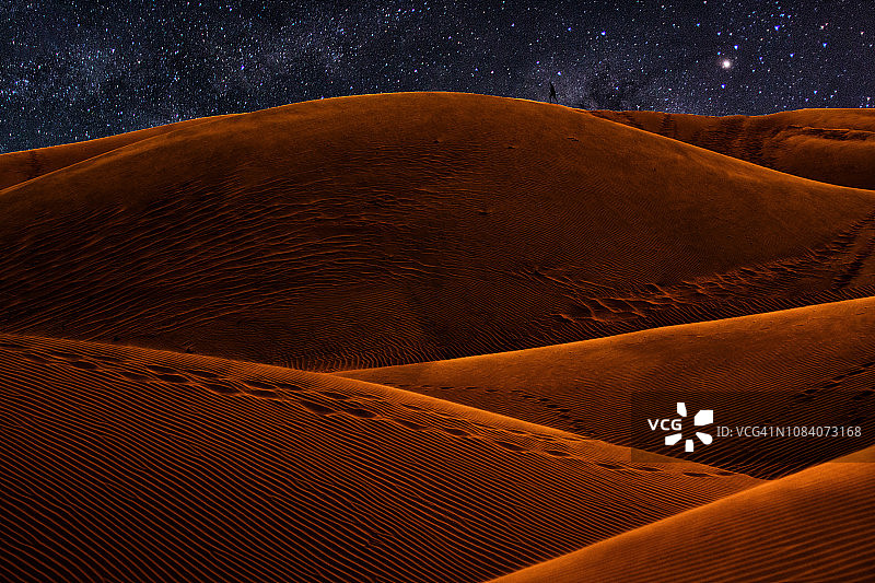 沙漠上的星夜图片素材