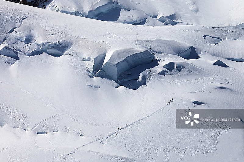 勃朗峰的登山者图片素材