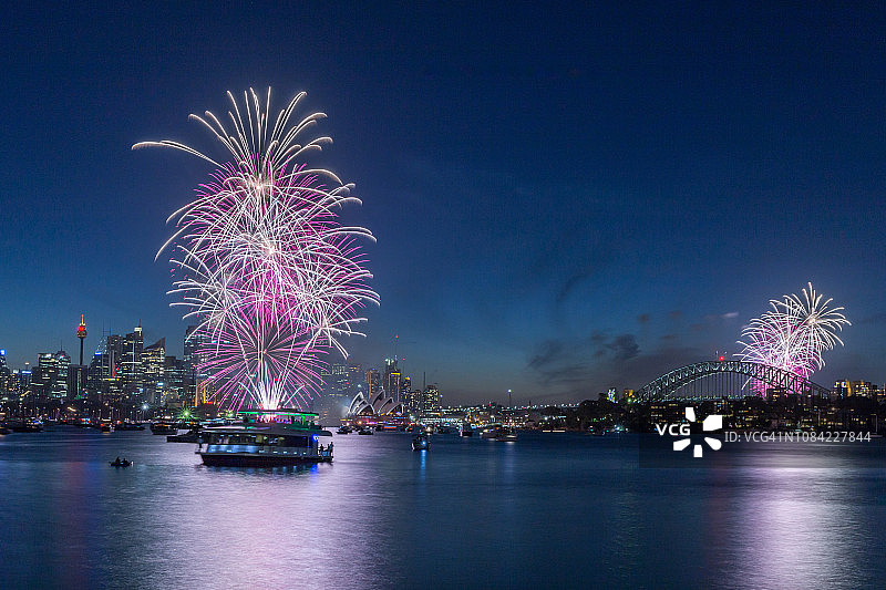 悉尼新年除夕家庭烟花图片素材