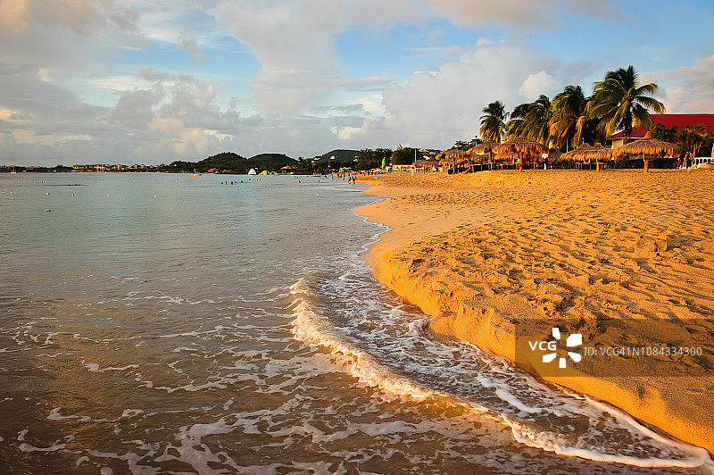 圣卢西亚格罗斯伊莱特雷杜伊海滩的日落图片素材