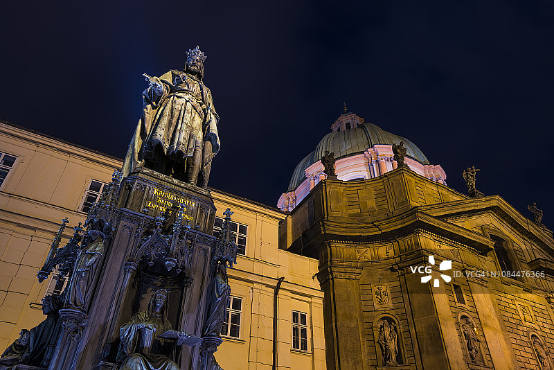 布拉格查理大桥查理四世雕像，捷克图片素材