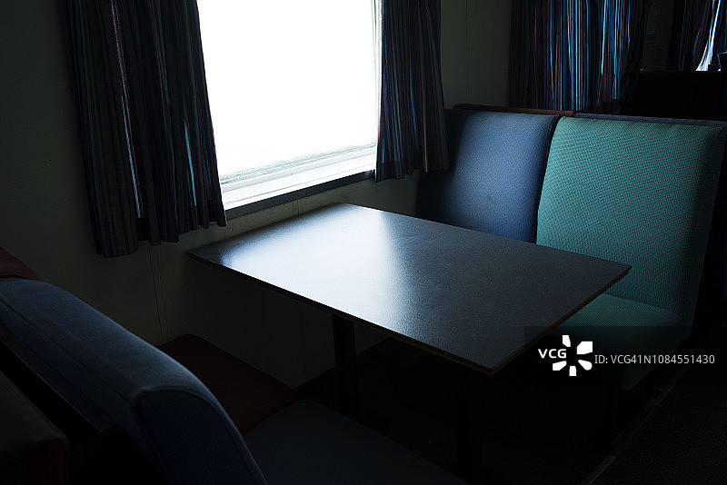 深蓝色和绿色座位图片素材