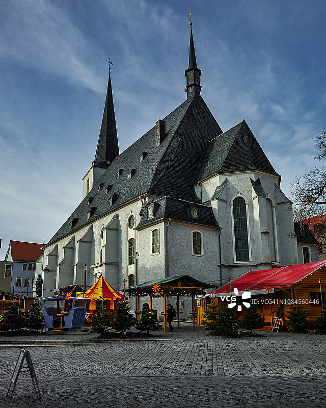 带有圣诞小屋的牧人教堂图片素材