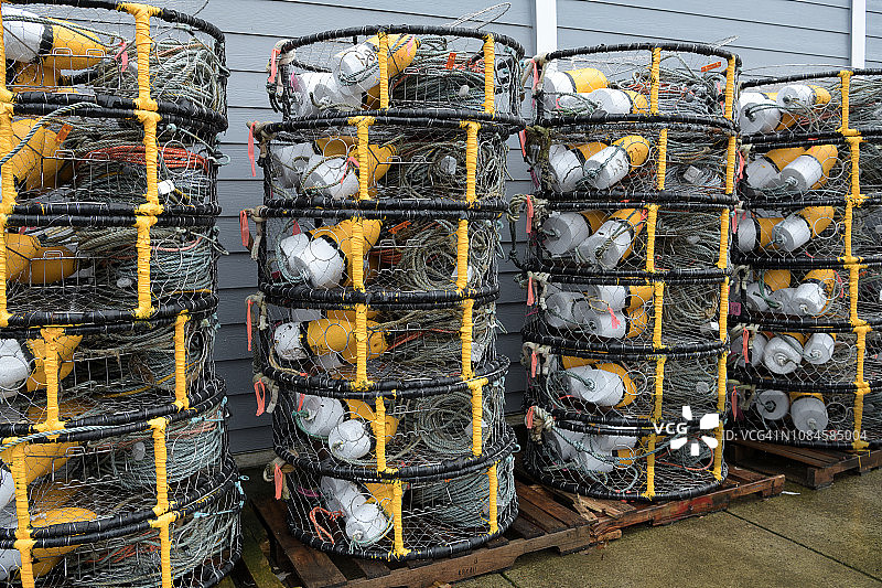 美国西部俄勒冈州纽波特的蟹笼图片素材