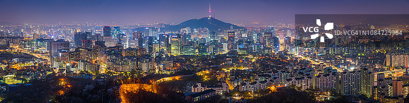 韩国首尔霓虹灯夜景城市摩天大楼全景图片素材