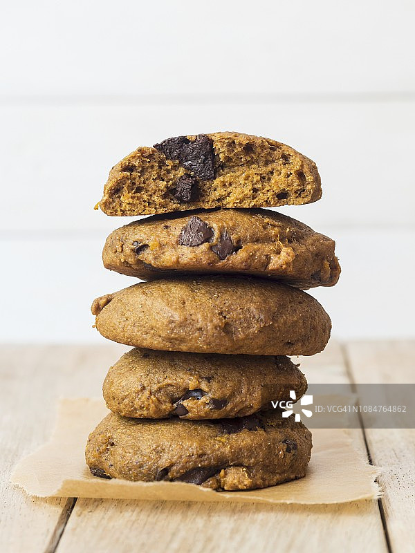 全麦纯素斯佩尔特南瓜巧克力饼干图片素材