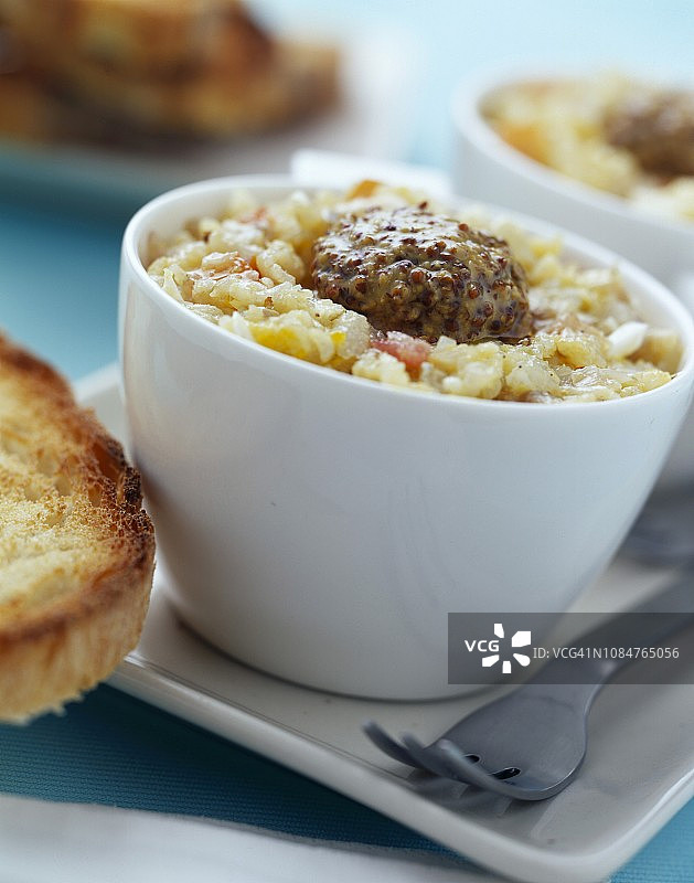 鳕鱼和芥末酱肉酱图片素材