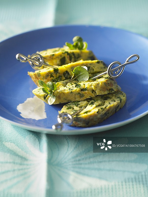 孔泰奶酪和西洋菜卷蛋饼图片素材