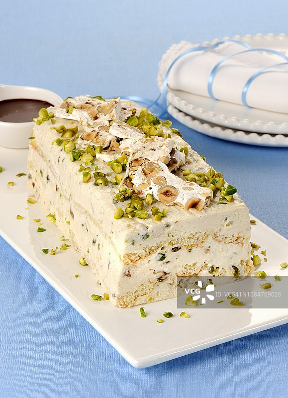 意式冰糕配起泡酒牛轧糖慕斯（意大利香槟手指饼干）图片素材