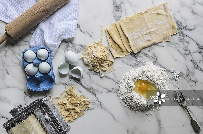 自制意大利面食材及厨具（俯视）图片素材