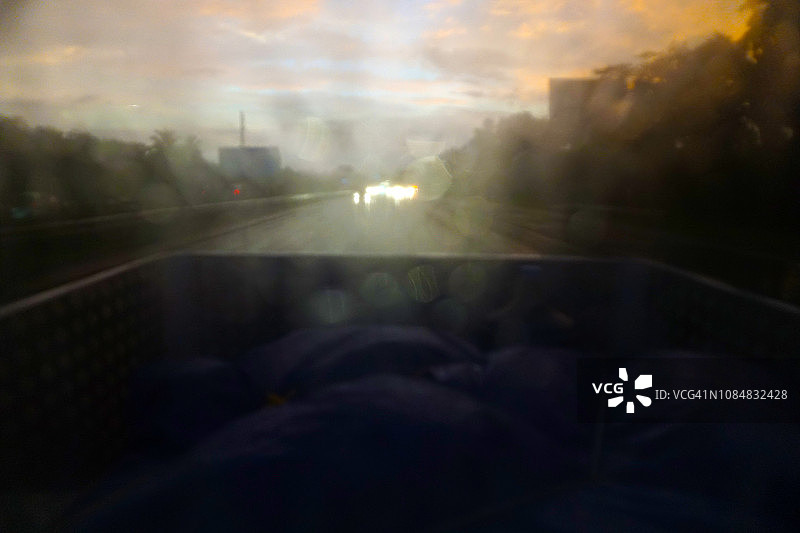 雨下降图片素材