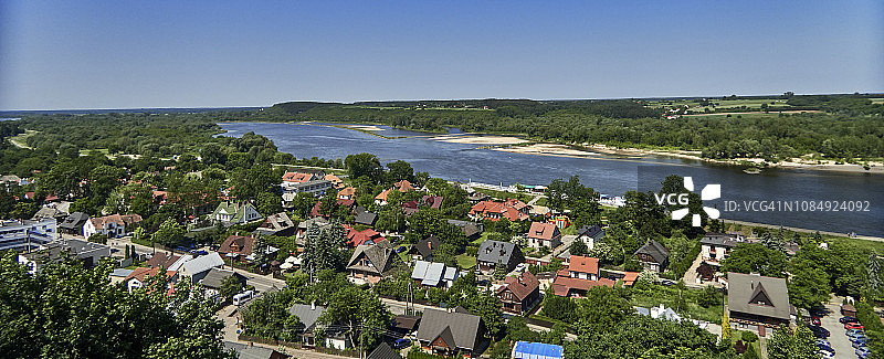 从城堡遗址俯瞰维斯瓦河和卡齐米日-多尔尼村图片素材