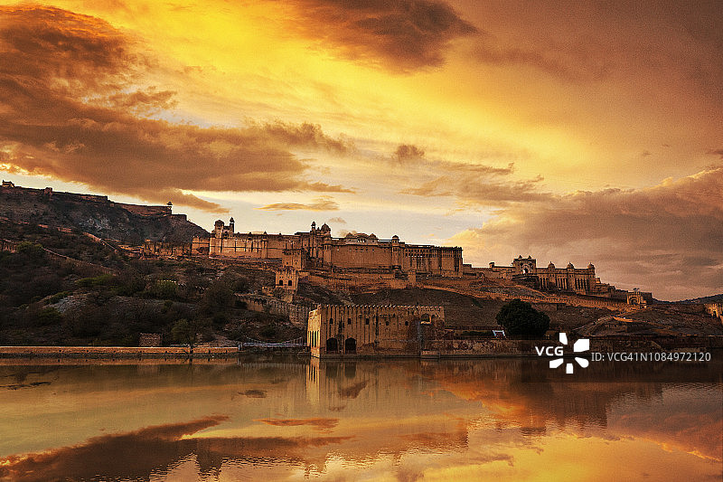 印度斋浦尔日落时的琥珀堡图片素材