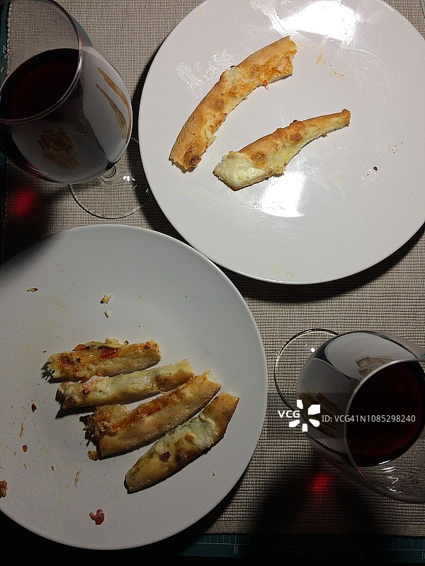 红酒和披萨图片素材