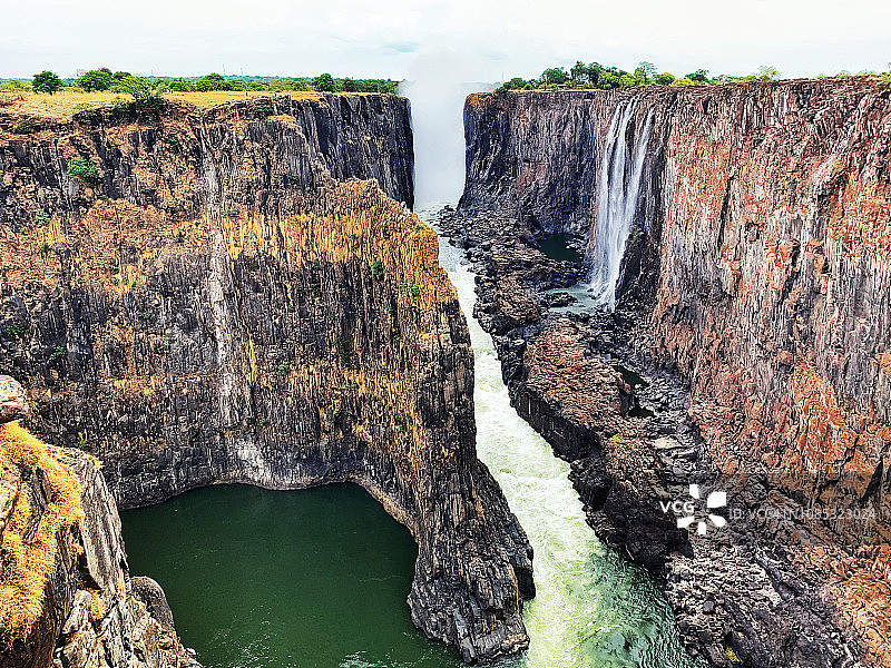 从赞比亚一侧看到的维多利亚瀑布图片素材