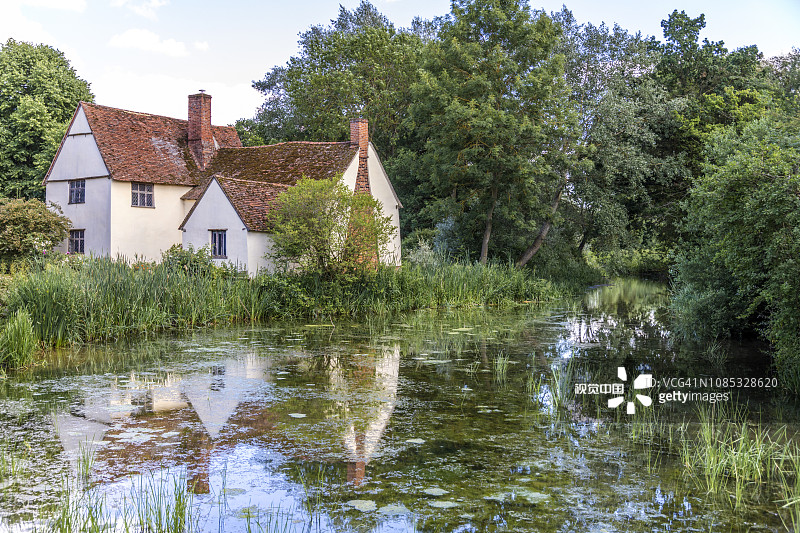 康斯太勃尔乡村的夏日：Flatford Mill的Willy Lotts House图片素材
