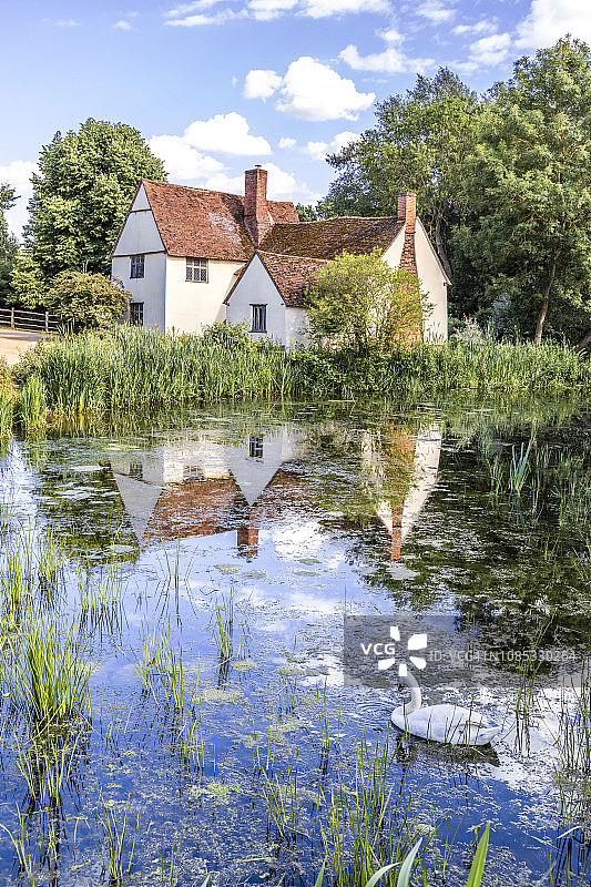 康斯太勃尔乡村的夏日：Flatford Mill的Willy Lotts House图片素材