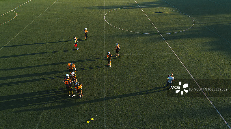 球场上的美式橄榄球队图片素材