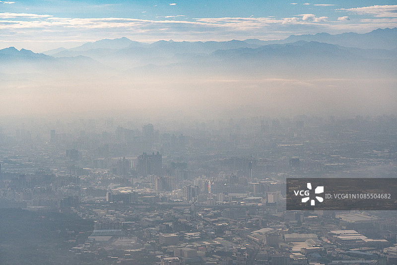 飞机航拍的中国台湾桃园市日景图片素材