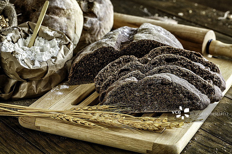 手工面包房：酸面包和面包卷产品图片素材