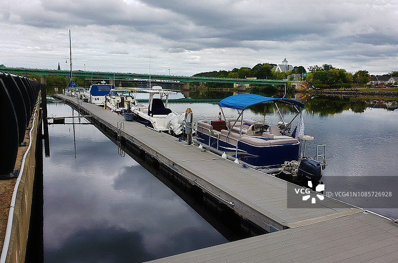 佩诺布斯科特河上的码头图片素材