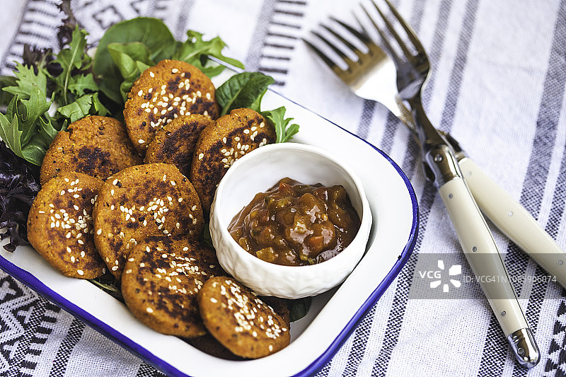 即食红扁豆藜麦汉堡肉饼图片素材