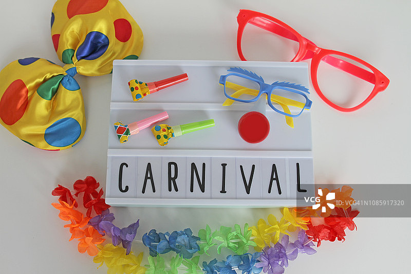 灯箱中的“嘉年华”信息图片素材