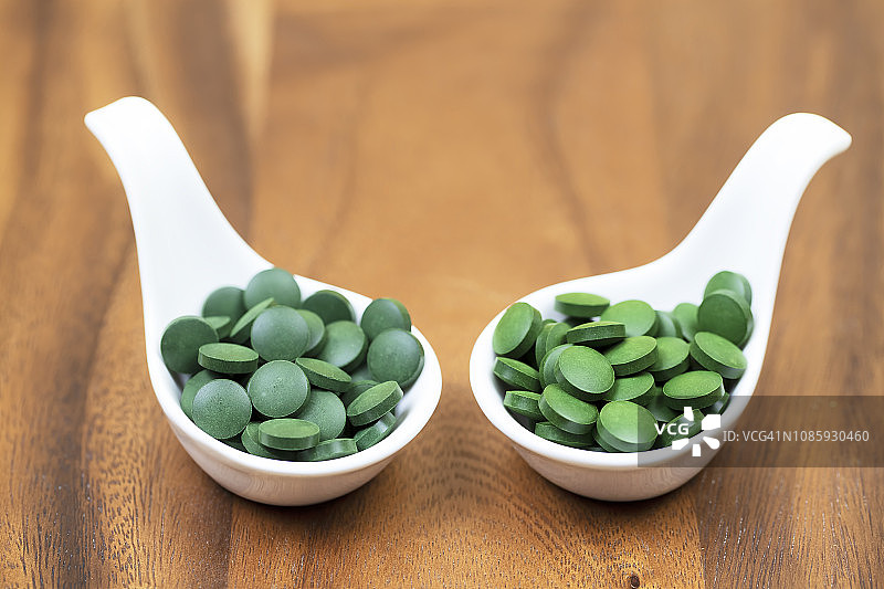 有机螺旋藻（蓝绿藻）和有机小球藻图片素材